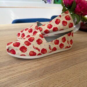 Tom's Alpargata Once Upon A Farm Apples Women's Shoes size 8.5 new without tag